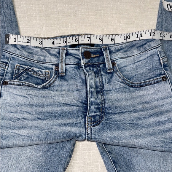 Buckle Black Women's Ankle Skinny Stretch Jean in Light Blue - Picture 9 of 13